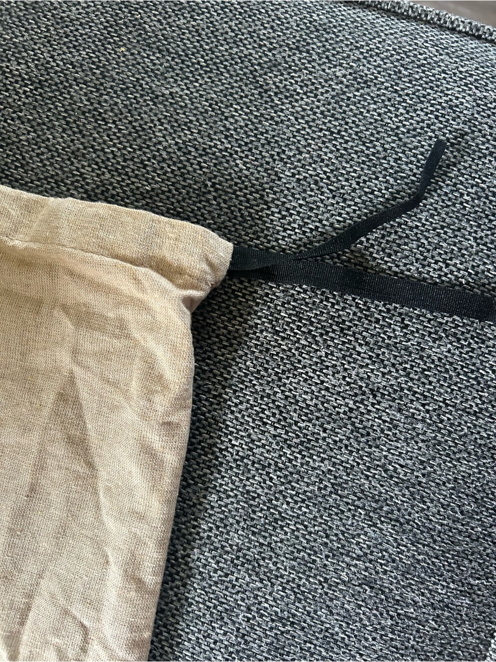 Gucci Tan Dust Bag with Black Logo - Picture 4 of 4